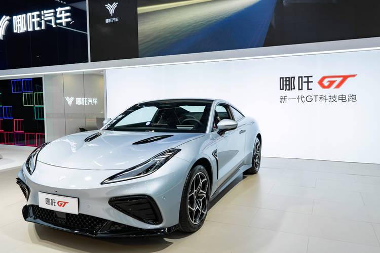 广州254哪吒汽车在智能汽车领域的表现，领途汽车在新能源汽车市场中的影响力